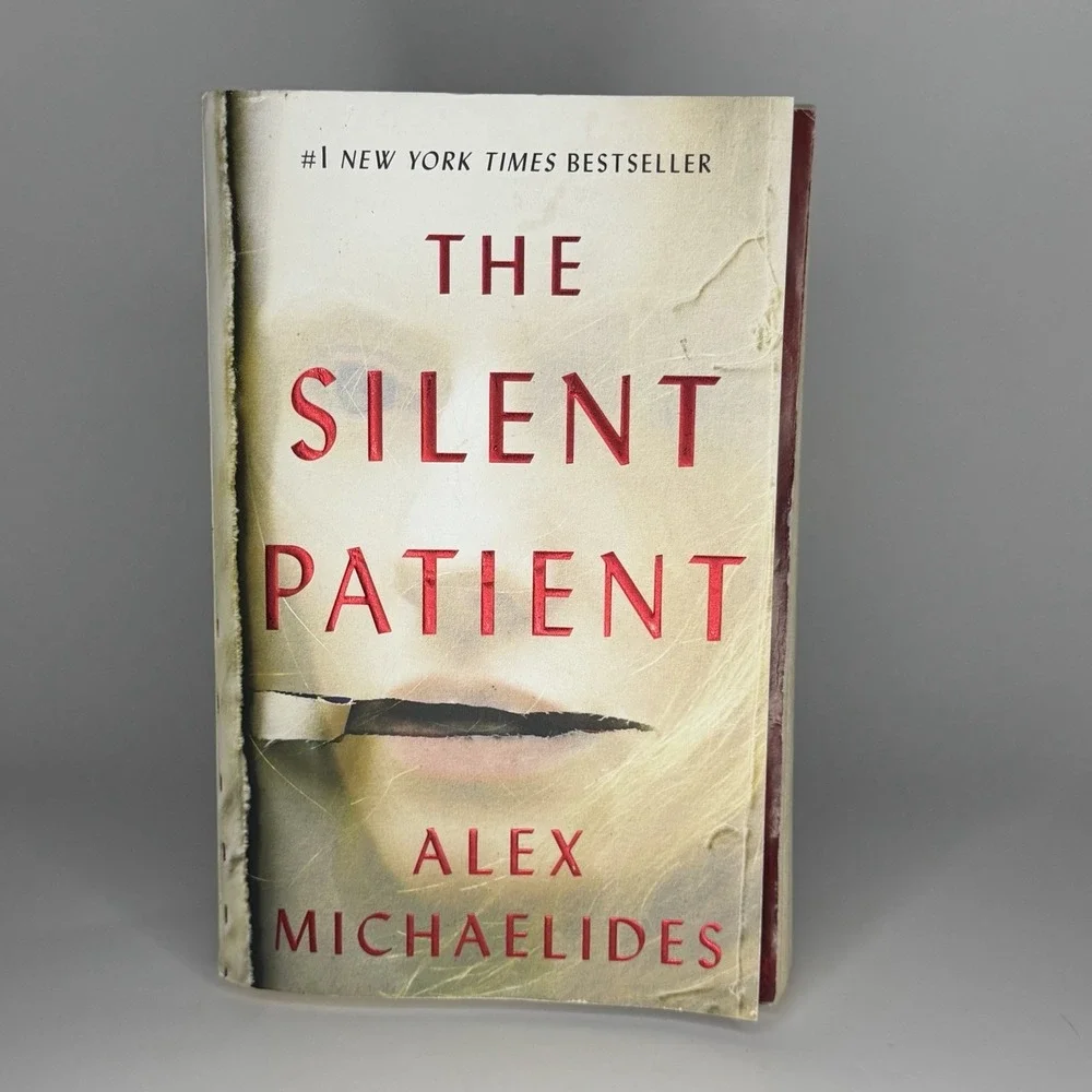 The Silent Patient by Alex Michaelides Trade Paperback, Celadon Books (2021)
